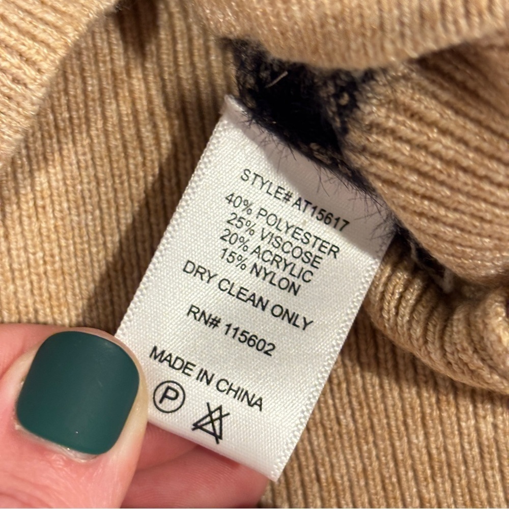 ASTR the Label Tiger Stripe V-Neck Sweater in Taupe Size Medium - Picture 6 of 9